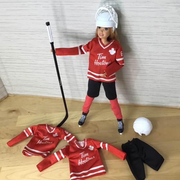 Hockey Barbie Doll - Picture 5 of 6